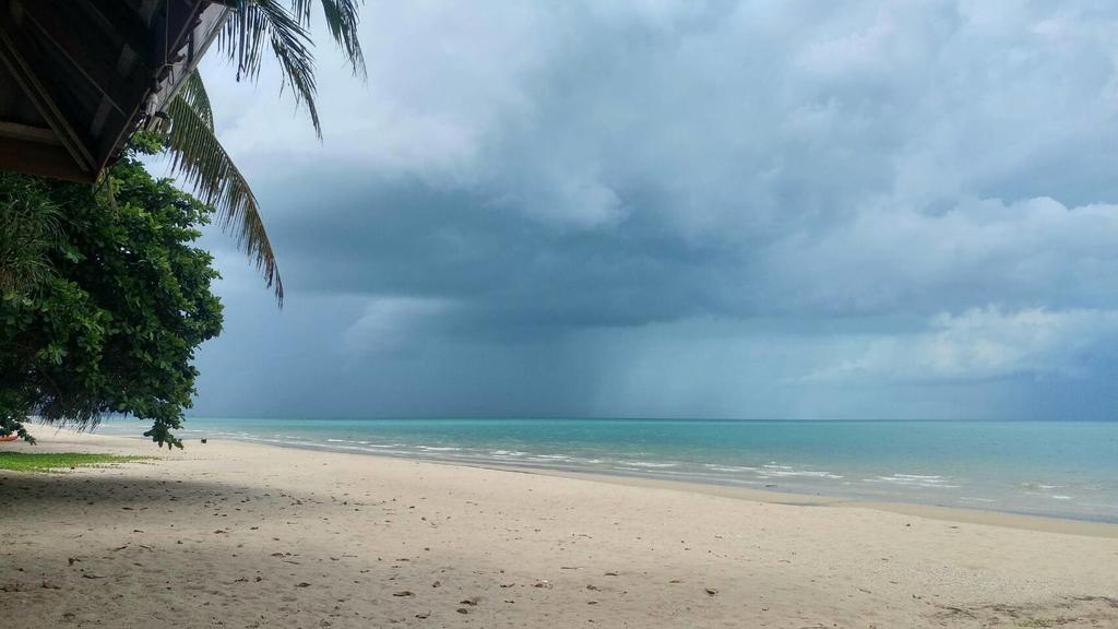 Phuphat Beach Hotel Khanom Exterior photo