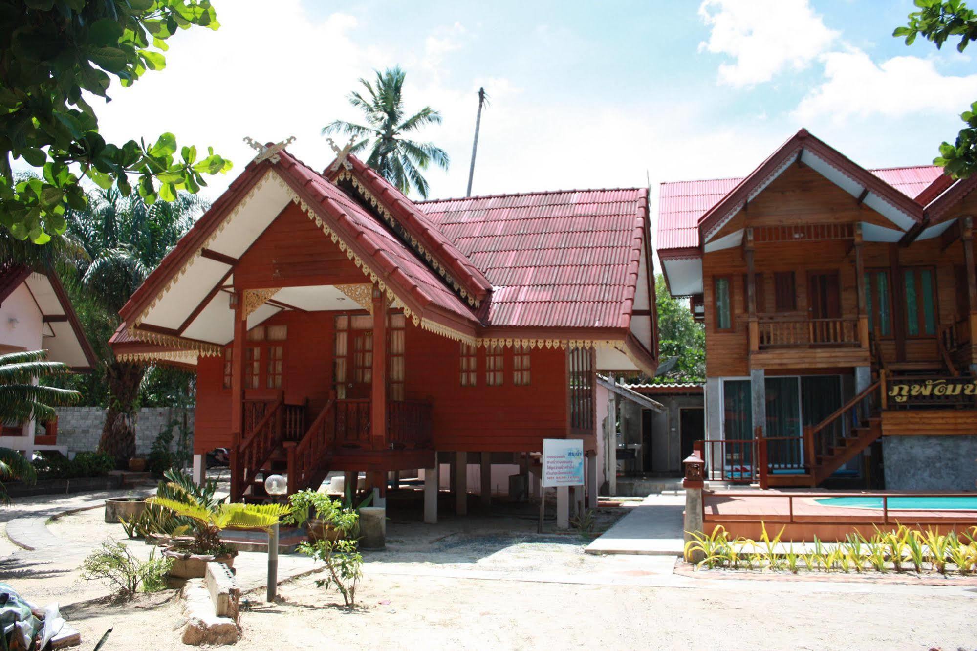 Phuphat Beach Hotel Khanom Exterior photo