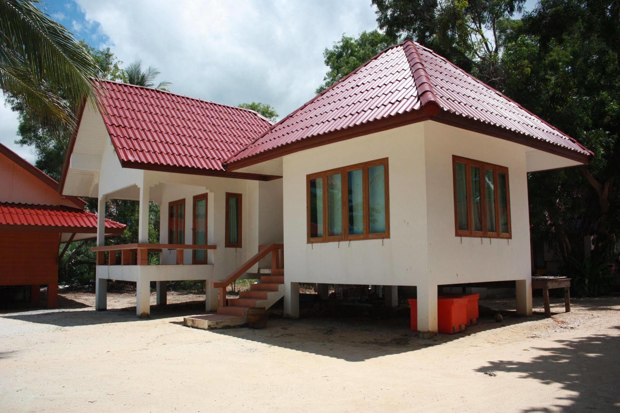 Phuphat Beach Hotel Khanom Exterior photo