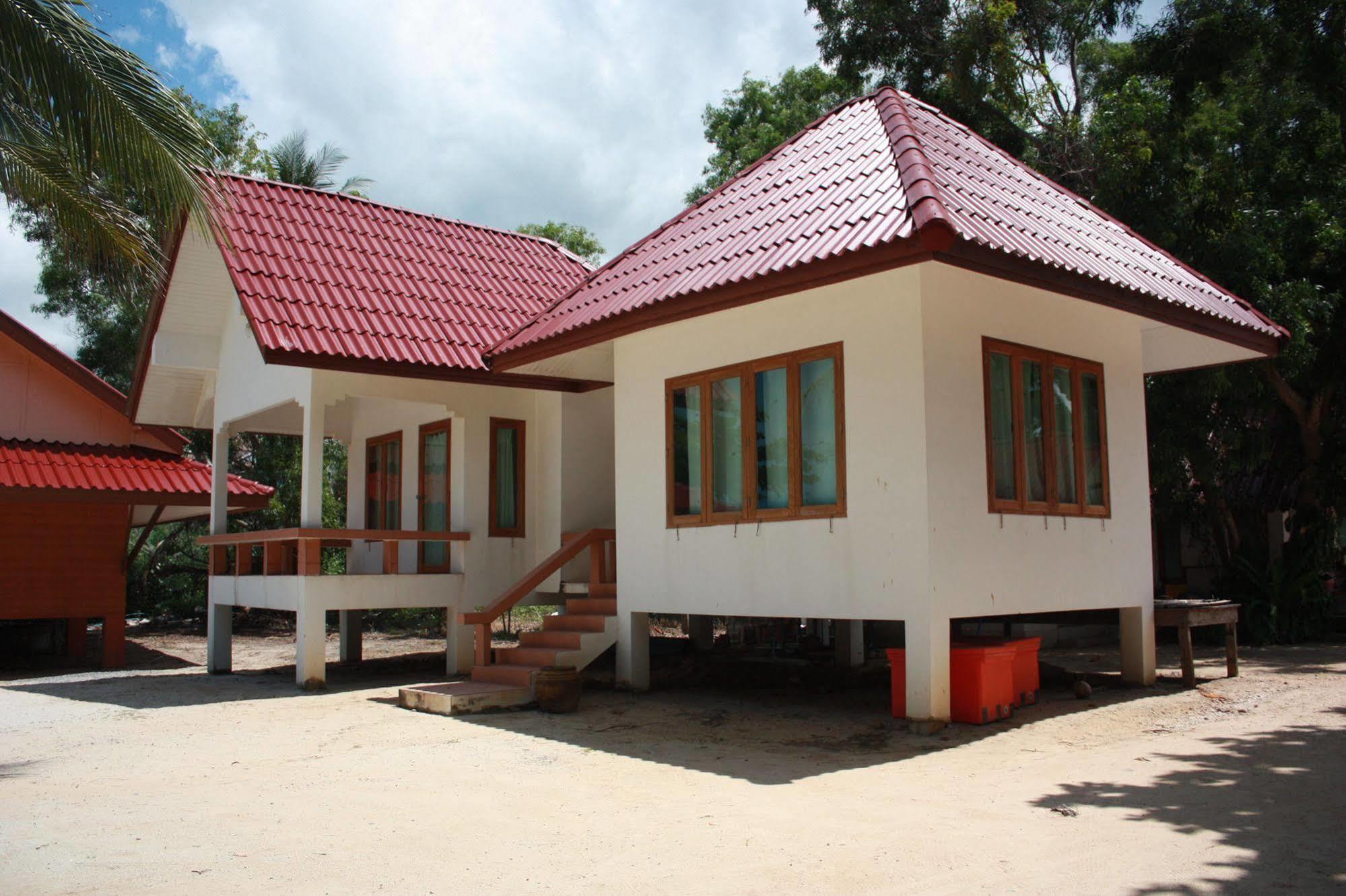 Phuphat Beach Resort Khanom Exterior photo