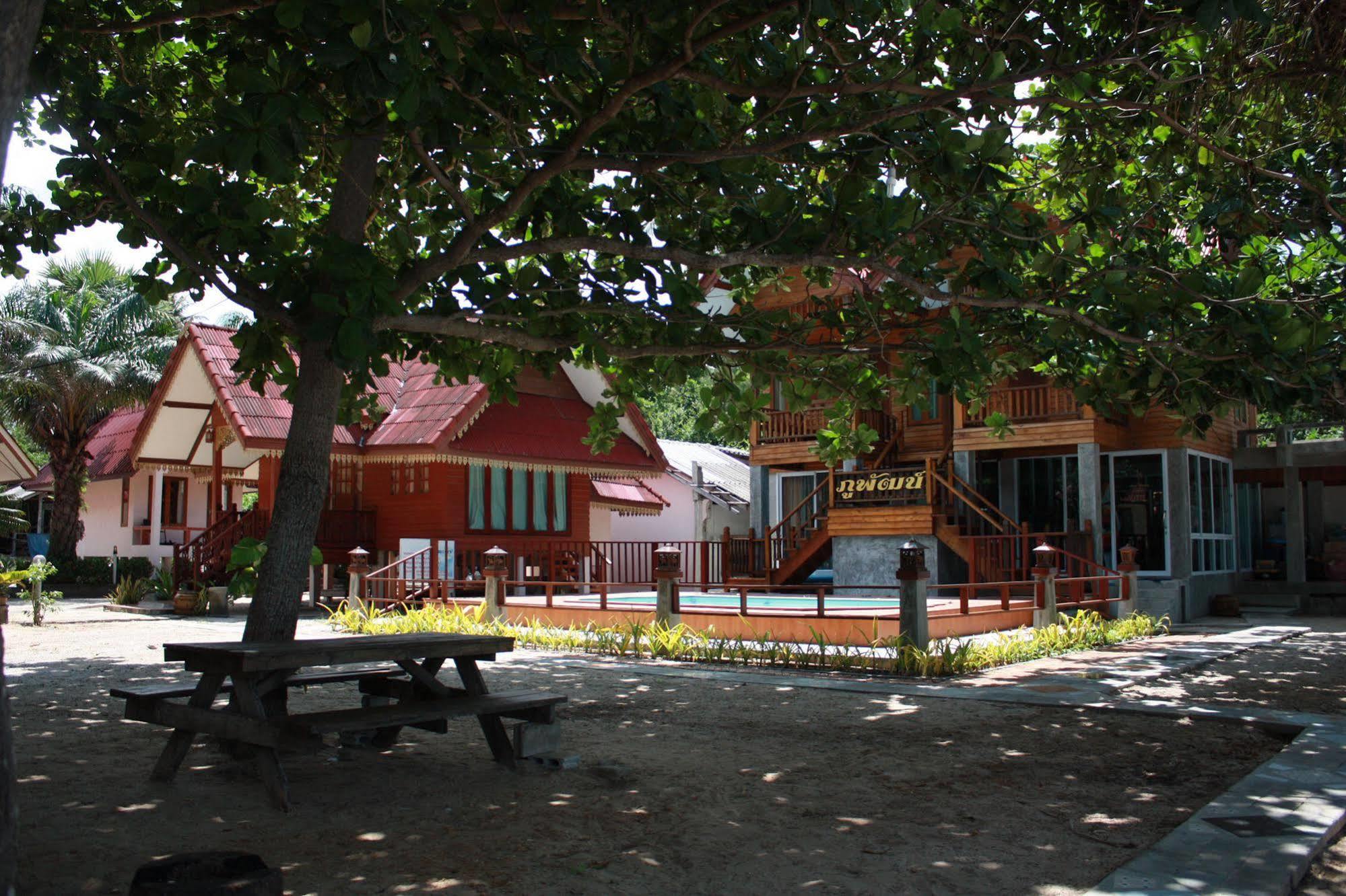 Phuphat Beach Hotel Khanom Exterior photo