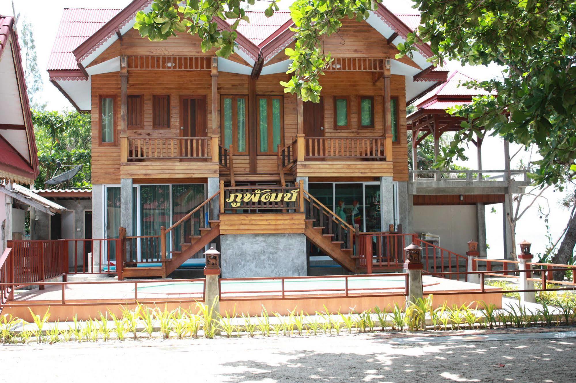 Phuphat Beach Hotel Khanom Exterior photo