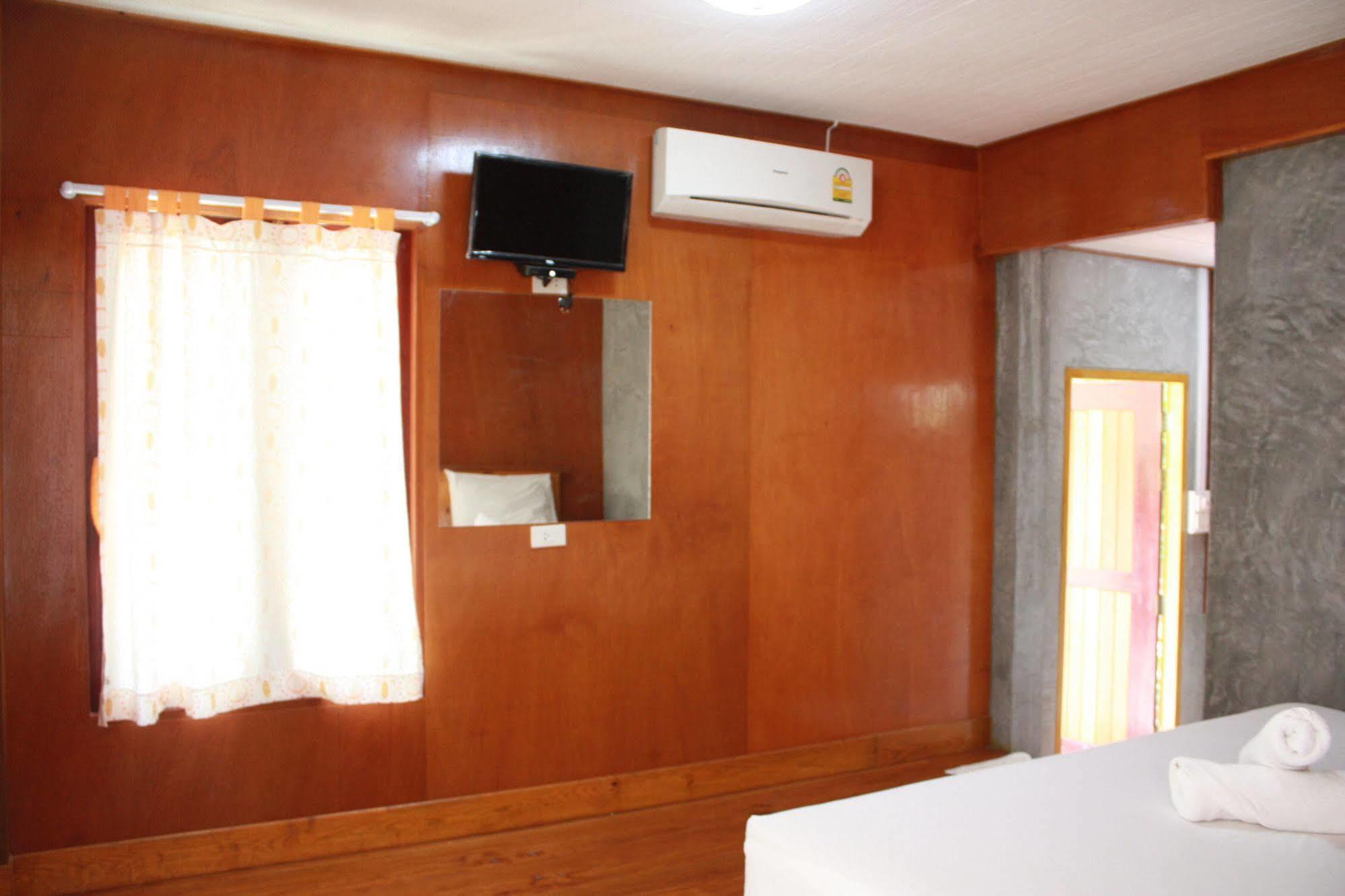Phuphat Beach Resort Khanom Exterior photo