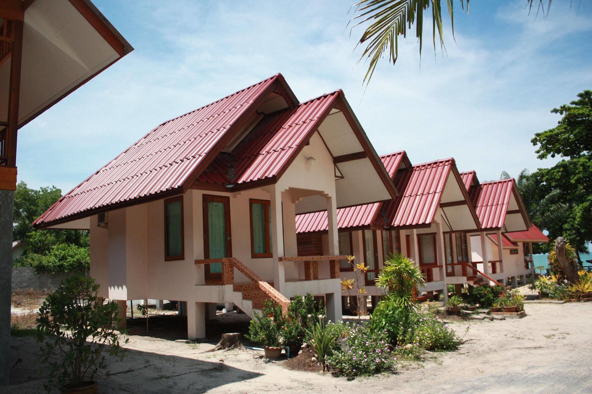 Phuphat Beach Hotel Khanom Exterior photo