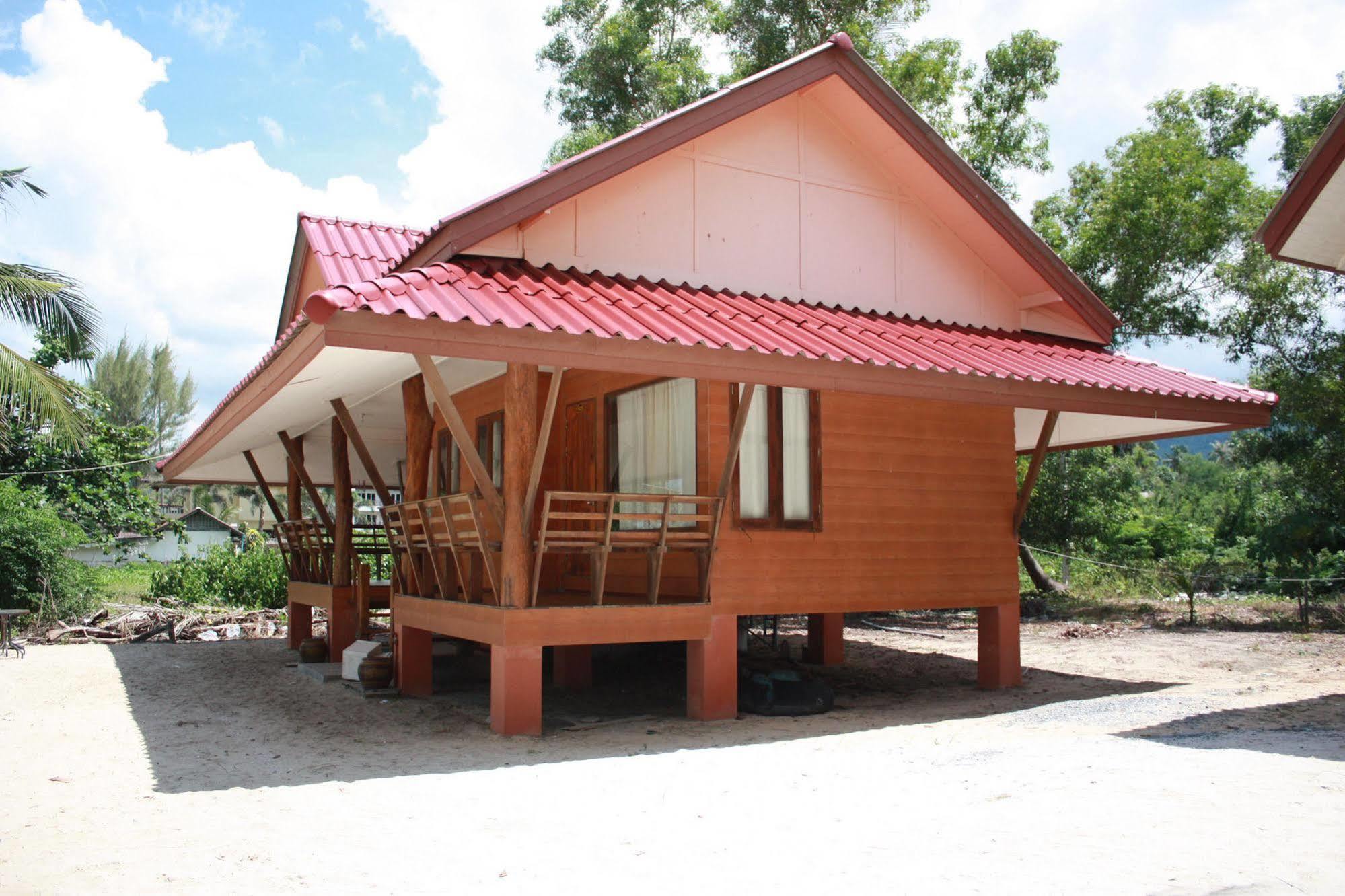 Phuphat Beach Hotel Khanom Exterior photo