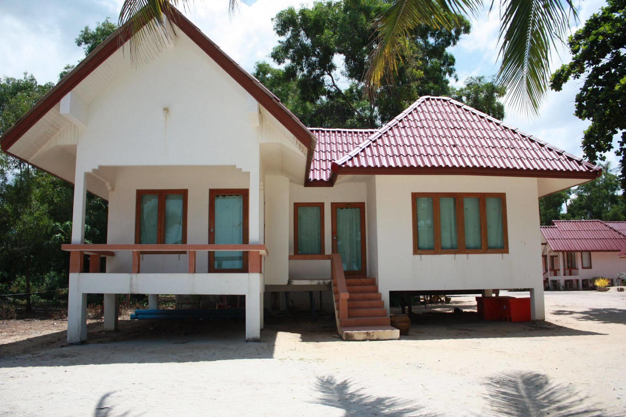 Phuphat Beach Hotel Khanom Exterior photo