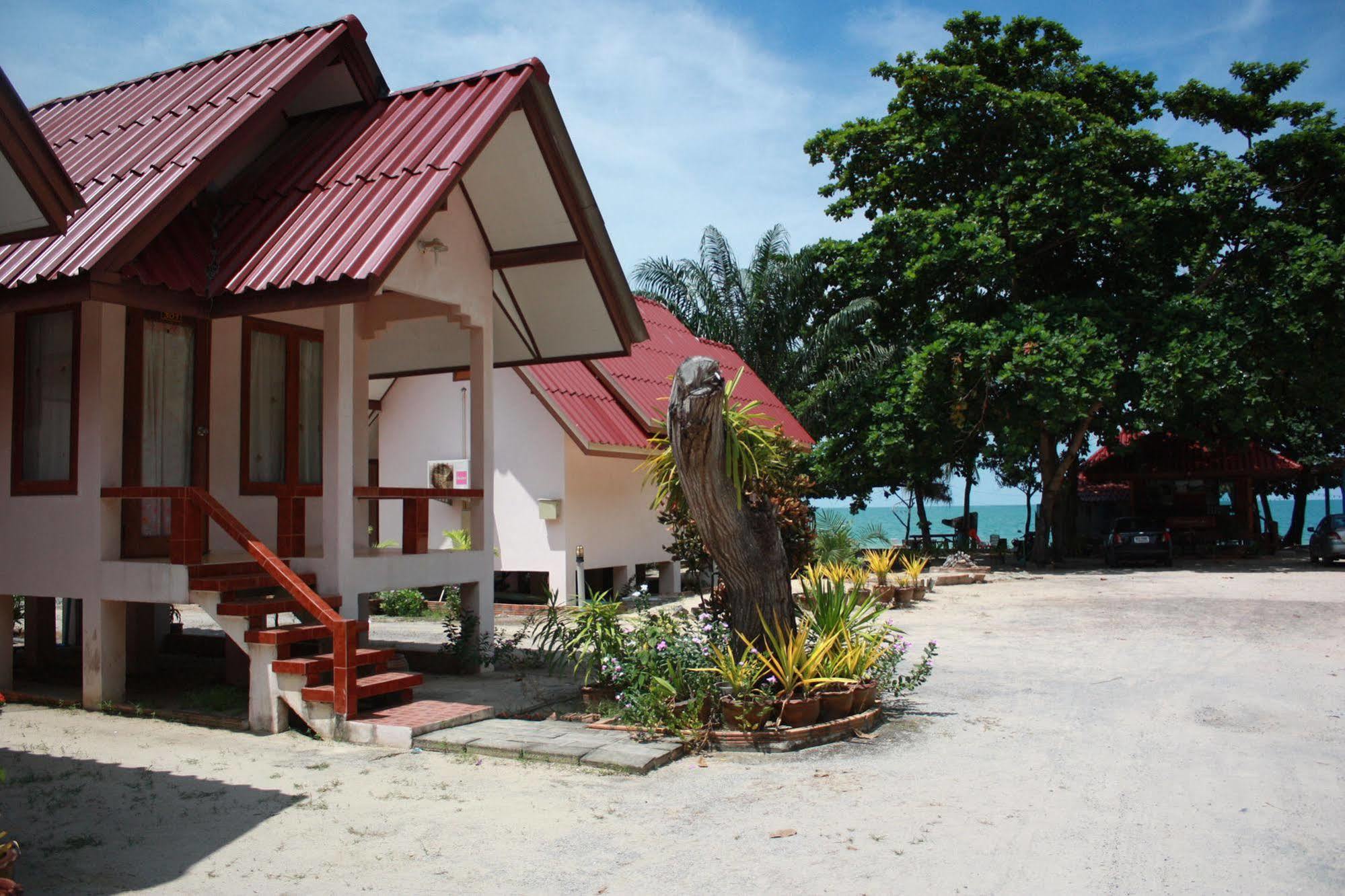 Phuphat Beach Resort Khanom Exterior photo
