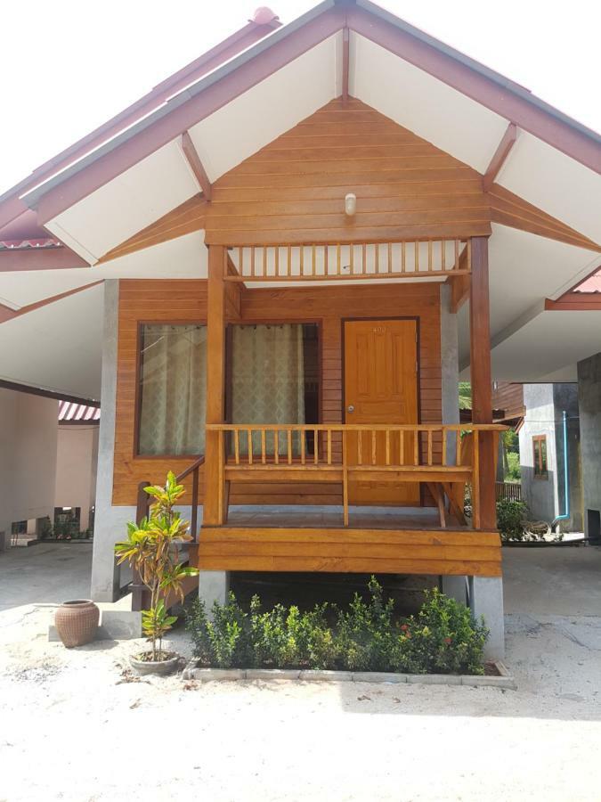 Phuphat Beach Hotel Khanom Exterior photo