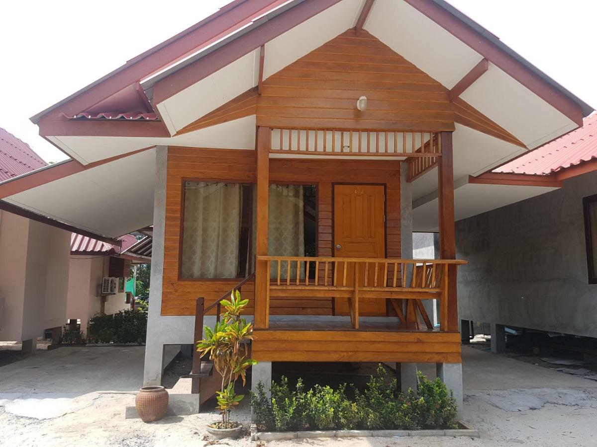 Phuphat Beach Hotel Khanom Exterior photo