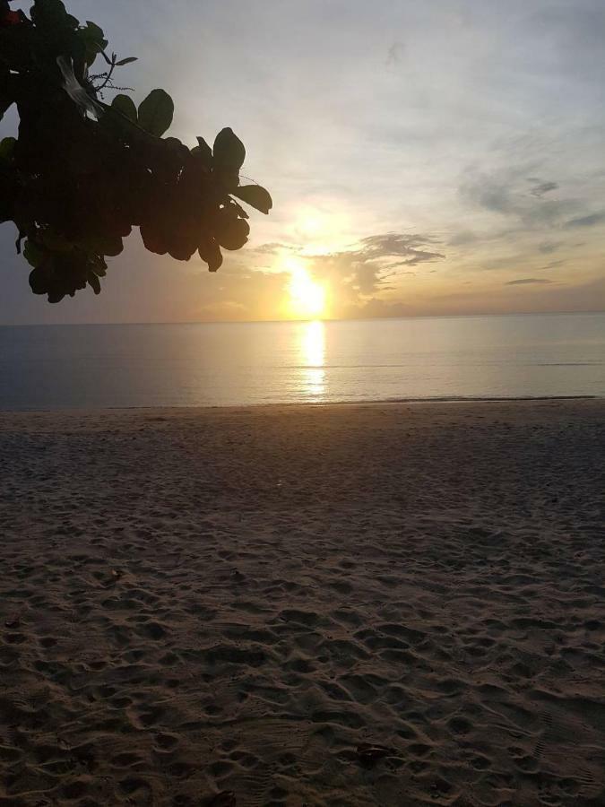 Phuphat Beach Hotel Khanom Exterior photo